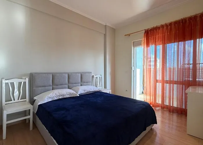 20 Bs New Bazaar * Tirana