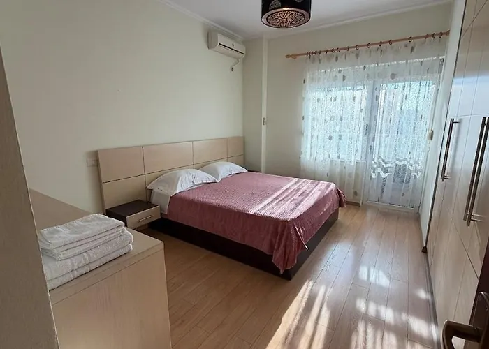 Apartment 20 Bs New Bazaar *