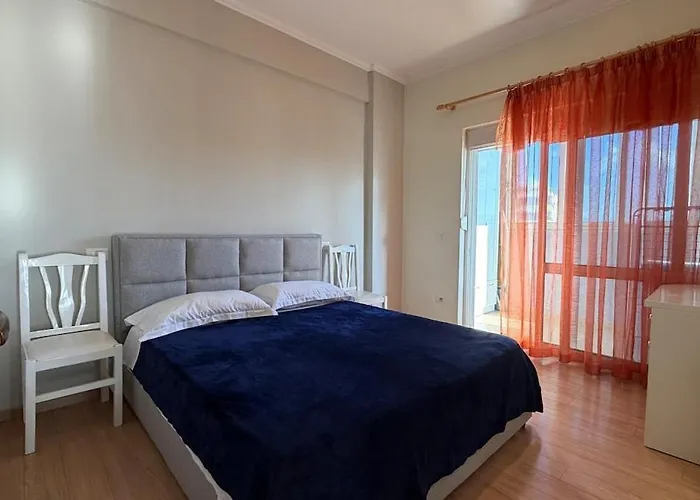 Apartment 20 Bs New Bazaar *