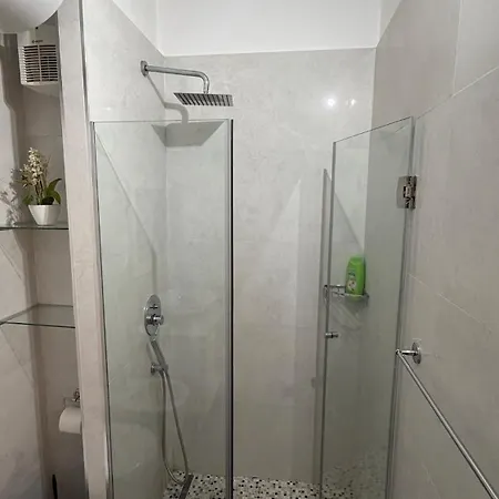 20 Bs New Bazaar Daire *