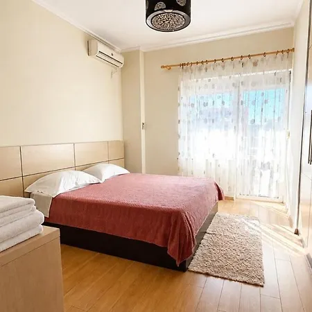 20 Bs New Bazaar Appartement *